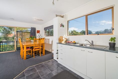 Photo of property in 1/43 Seaton Road, Murrays Bay, Auckland, 0630