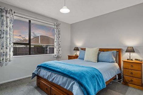 Photo of property in 2/8a Salford Avenue, Redwood, Christchurch, 8051