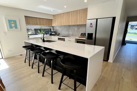 Photo of property in 7 Maraeariki Avenue, Orewa, 0931