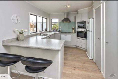 Photo of property in 2/14 Sea Spray Drive, Bucklands Beach, Auckland, 2012