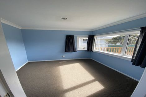 Photo of property in 21 Mexted Terrace, Tawa, Wellington, 5028