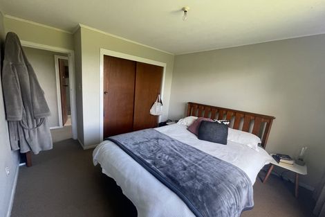 Photo of property in 15a Colchester Crescent, Newlands, Wellington, 6037