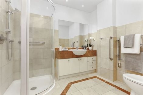 Photo of property in 4/5d The Promenade, Takapuna, Auckland, 0622