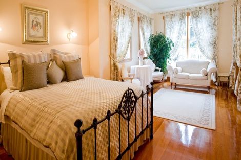 Photo of property in Mchardy Homestead, 11 Bracken Street, Hospital Hill, Napier, 4110