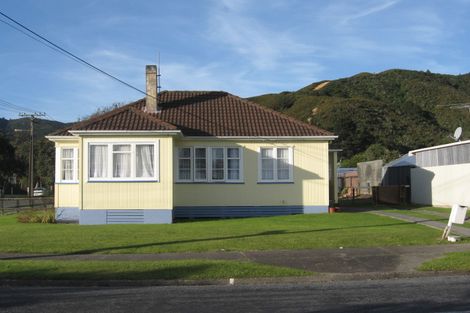 Photo of property in 10 Shearer Crescent, Naenae, Lower Hutt, 5011