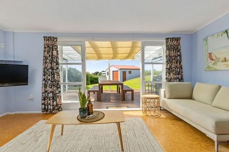 Photo of property in 47 Pinedale Crescent, Riversdale Beach, Masterton, 5872