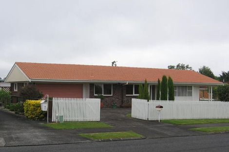 Photo of property in 14 Tupaki Place, Pakuranga Heights, Auckland, 2010