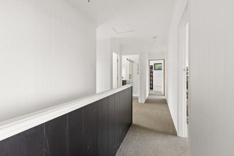 Photo of property in 46 Seaview Road, Marfell, New Plymouth, 4310