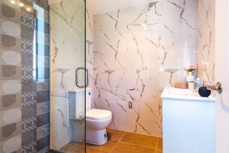 Photo of property in 4225a Great North Road, Glendene, Auckland, 0602