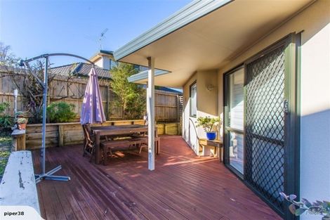 Photo of property in 1/3 Mossop Rise, Glenfield, Auckland, 0629