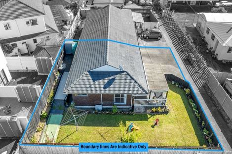 Photo of property in 2/56 Archibald Road, Kelston, Auckland, 0602