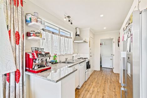 Photo of property in 2 Katrina Place, Massey, Auckland, 0614