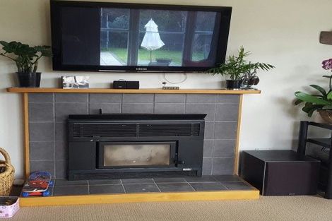 Photo of property in 1 Ward Crescent, Te Atatu Peninsula, Auckland, 0610