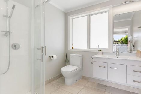 Photo of property in 13 Dida Park Drive, Kumeu, 0810