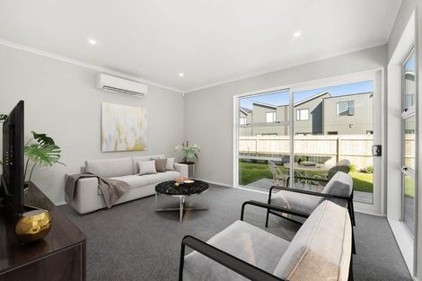 Photo of property in 11 Owen Chapman Drive, Red Beach, 0932