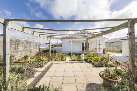 Photo of property in 7 Station Road, Marton, 4710