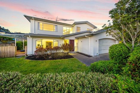 Photo of property in 31 Harrowglen Drive, Northcross, Auckland, 0632