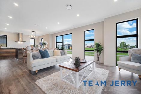 Photo of property in 4 Gertrude Cole Road, Clarks Beach, 2122