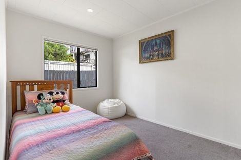 Photo of property in 1/19 Exeter Place, Unsworth Heights, Auckland, 0632