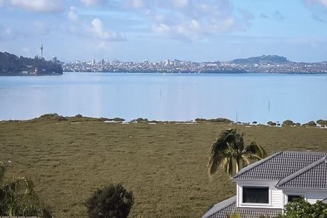 Photo of property in 10 Oakpark Place, West Harbour, Auckland, 0618