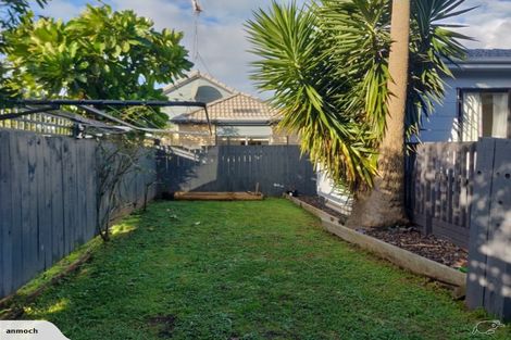 Photo of property in 2/111 Victoria Street, Onehunga, Auckland, 1061