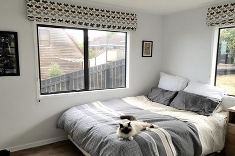 Photo of property in 17 Cobar Close, Maupuia, Wellington, 6022