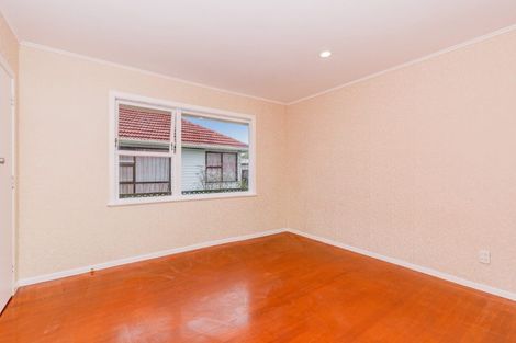 Photo of property in 8 Kiernan Place, Kelston, Auckland, 0602