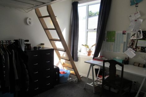 Photo of property in 62 Kelburn Parade, Kelburn, Wellington, 6012