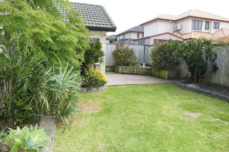 Photo of property in 22 Walter Haddrell Crescent, Flat Bush, Auckland, 2016