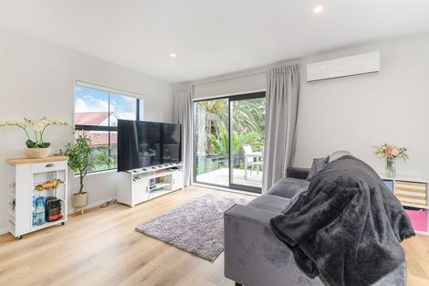Photo of property in 13/15 Sunhill Road, Sunnyvale, Auckland, 0612
