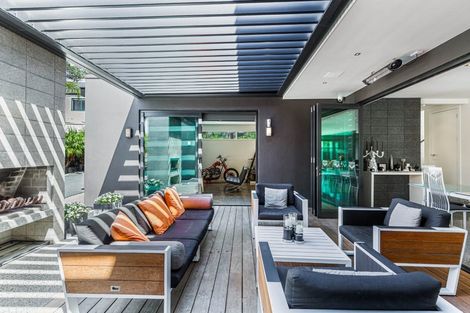 Photo of property in 3 Mansion Court, West Harbour, Auckland, 0618