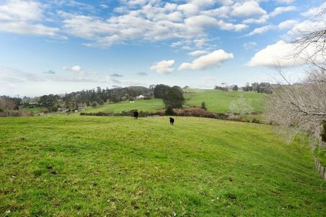 Photo of property in 141 Tawa Road, Kumeu, 0891