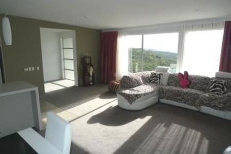 Photo of property in 25 Tamworth Crescent, Newlands, Wellington, 6037