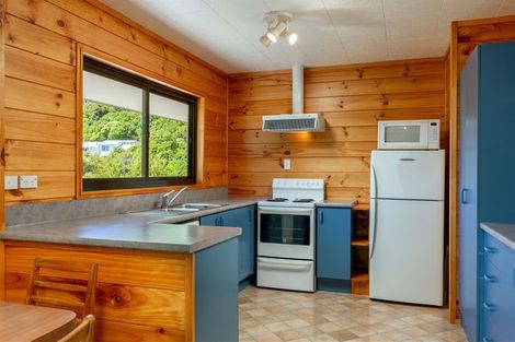 Photo of property in 15 Amelia Crescent, Waikawa, Picton, 7220