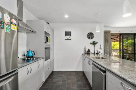 Photo of property in 16 Weka Place, Picton, 7220