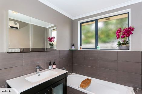 Photo of property in 13 Kathleen Reece Place, Waiuku, 2123