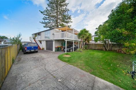 Photo of property in 2/23 Beihlers Road, Weymouth, Auckland, 2103