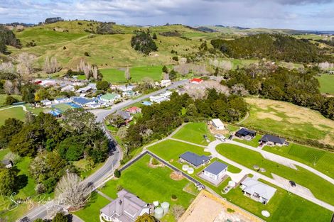 Photo of property in 11 Manaaki Circle, Paparoa, 0571