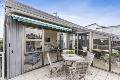 Photo of property in 20a East Coast Road, Milford, Auckland, 0620