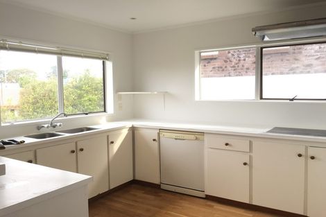 Photo of property in 2/127 Stapleford Crescent, Browns Bay, Auckland, 0630