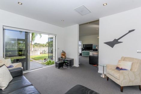 Photo of property in 3 Dolphin Parade, Bell Block, New Plymouth, 4312