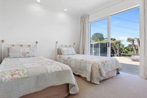 Photo of property in 43 Donnelly Street, Oakura, 4314