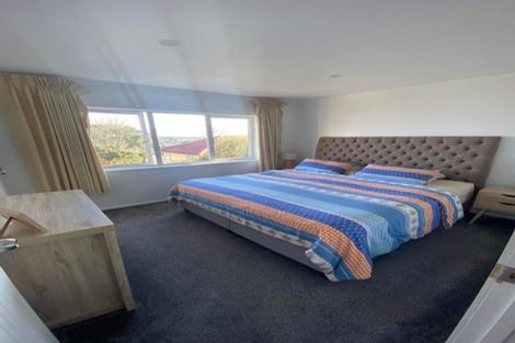 Photo of property in 9 Humphrey Kemp Avenue, Henderson, Auckland, 0612