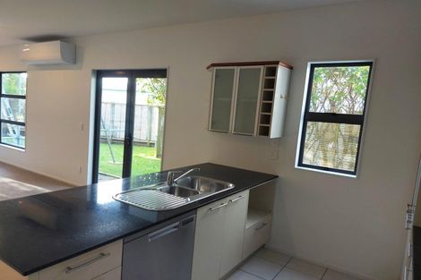 Photo of property in 4/40 Scarlet Oak Drive, Schnapper Rock, Auckland, 0632