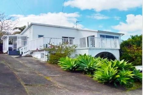 Photo of property in 1/527 Beach Road, Murrays Bay, Auckland, 0630