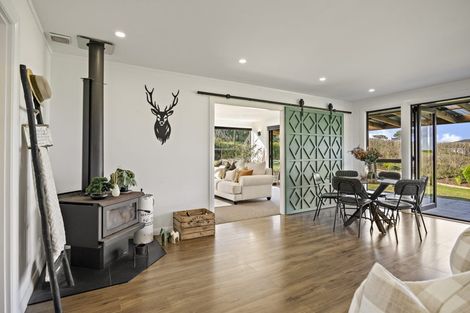 Photo of property in 44b Crosland Road, South Head, 0874