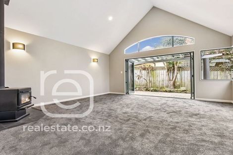 Photo of property in 2 Roseville Road, Gulf Harbour, Whangaparaoa, 0930