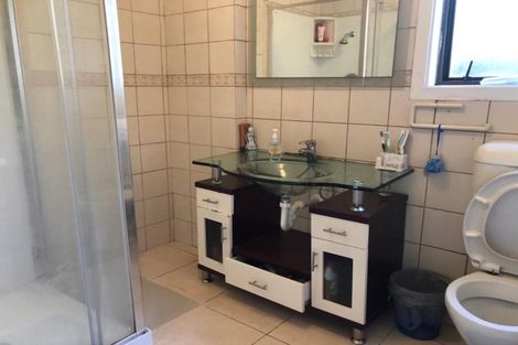 Photo of property in 52 Everglade Drive, Goodwood Heights, Auckland, 2105