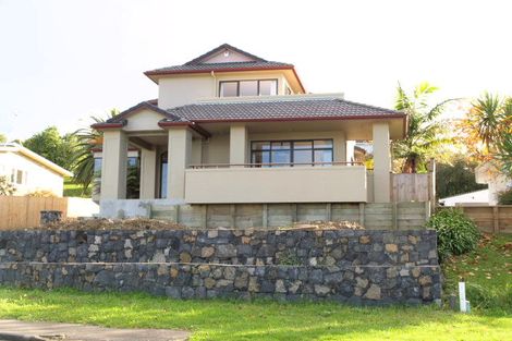 Photo of property in 10 Montgomery Crescent, Cockle Bay, Auckland, 2014