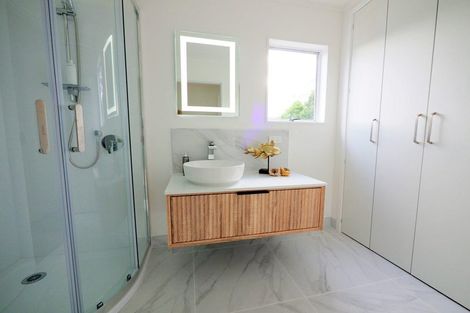 Photo of property in 2/99 Balmain Road, Birkenhead, Auckland, 0626